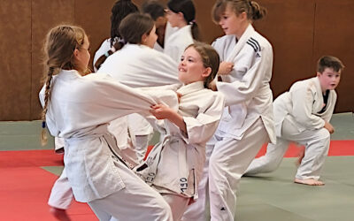 Les CM2 sur le tatami : HAJIME